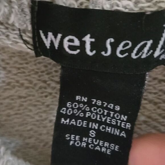 wet seal Gray 3/4 Sleeve Sweatshirt Small Y2k basic essential comfy Clean Girl - Picture 8 of 12